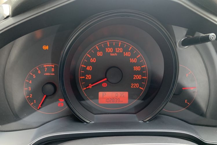 Used Honda Fit 2014 1.5L LX CVT Comfort Model Odometer Close Up