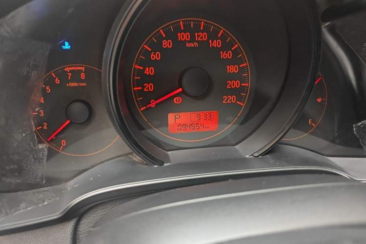 Used Honda Fit 2014 1.5L LX CVT Comfort Model Odometer Close Up