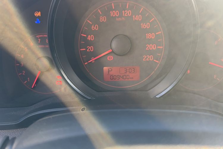 Used Honda Fit 2014 1.5L LX CVT Comfort Model Odometer Close Up