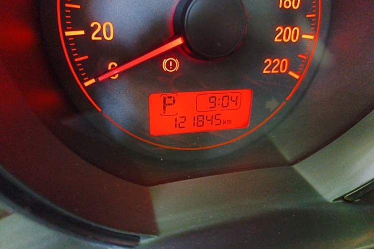 Used Honda Fit 2014 1.5L LX CVT Comfort Model Odometer Close Up