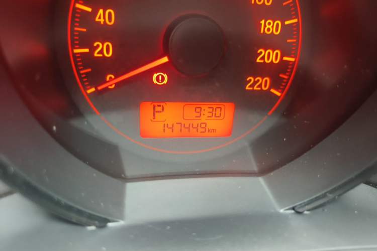 Used Honda Fit 2014 1.5L LX CVT Comfort Model Odometer Close Up