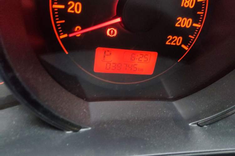Used Honda Fit 2014 1.5L LX CVT Comfort Model Odometer Close Up