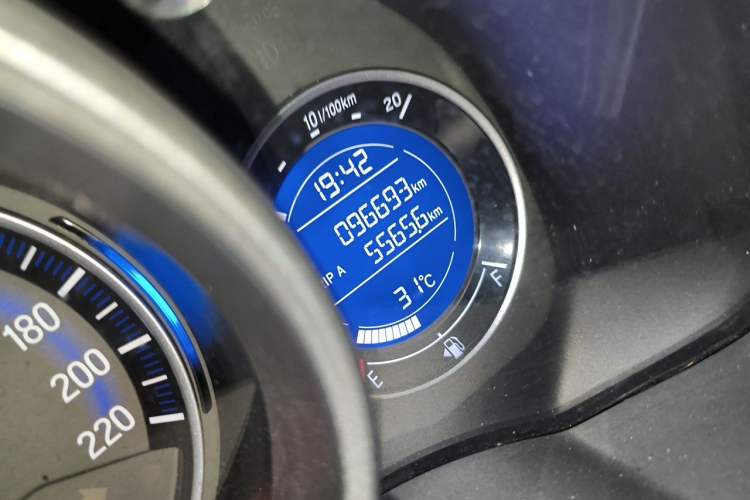 Used Honda Fit 2014 1.5L EXLI CVT Leading Model Odometer Close Up