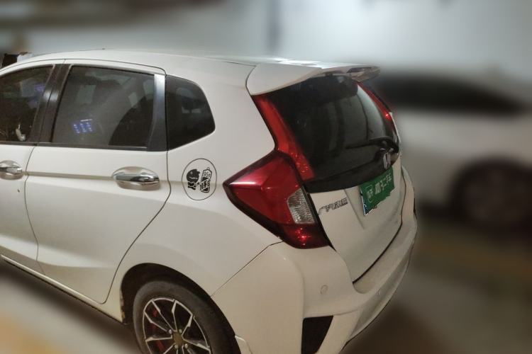 Used Honda Fit 2014 1.5L SE CVT Fashion Model Rear Left 45 Deg
