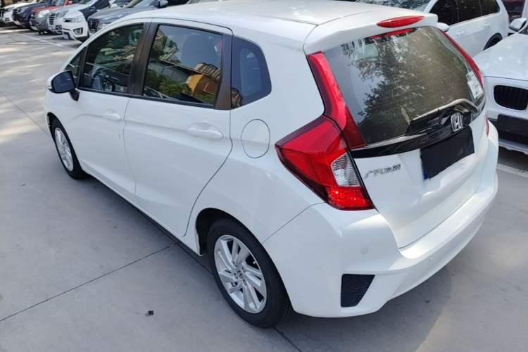 Used Honda Fit 2014 1.5L SE CVT Fashion Model Rear Left 45 Deg