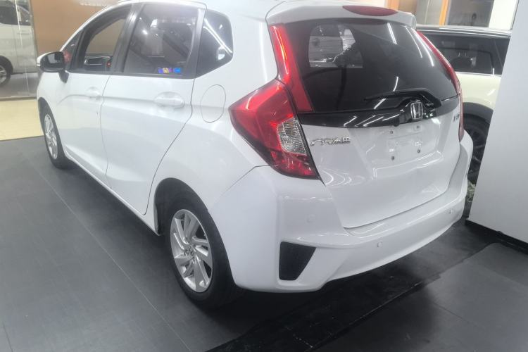 Used Honda Fit 2014 1.5L SE CVT Fashion Model Rear Left 45 Deg