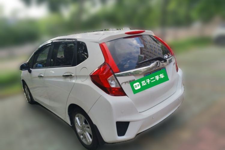 Used Honda Fit 2014 1.5L SE CVT Fashion Model Rear Left 45 Deg