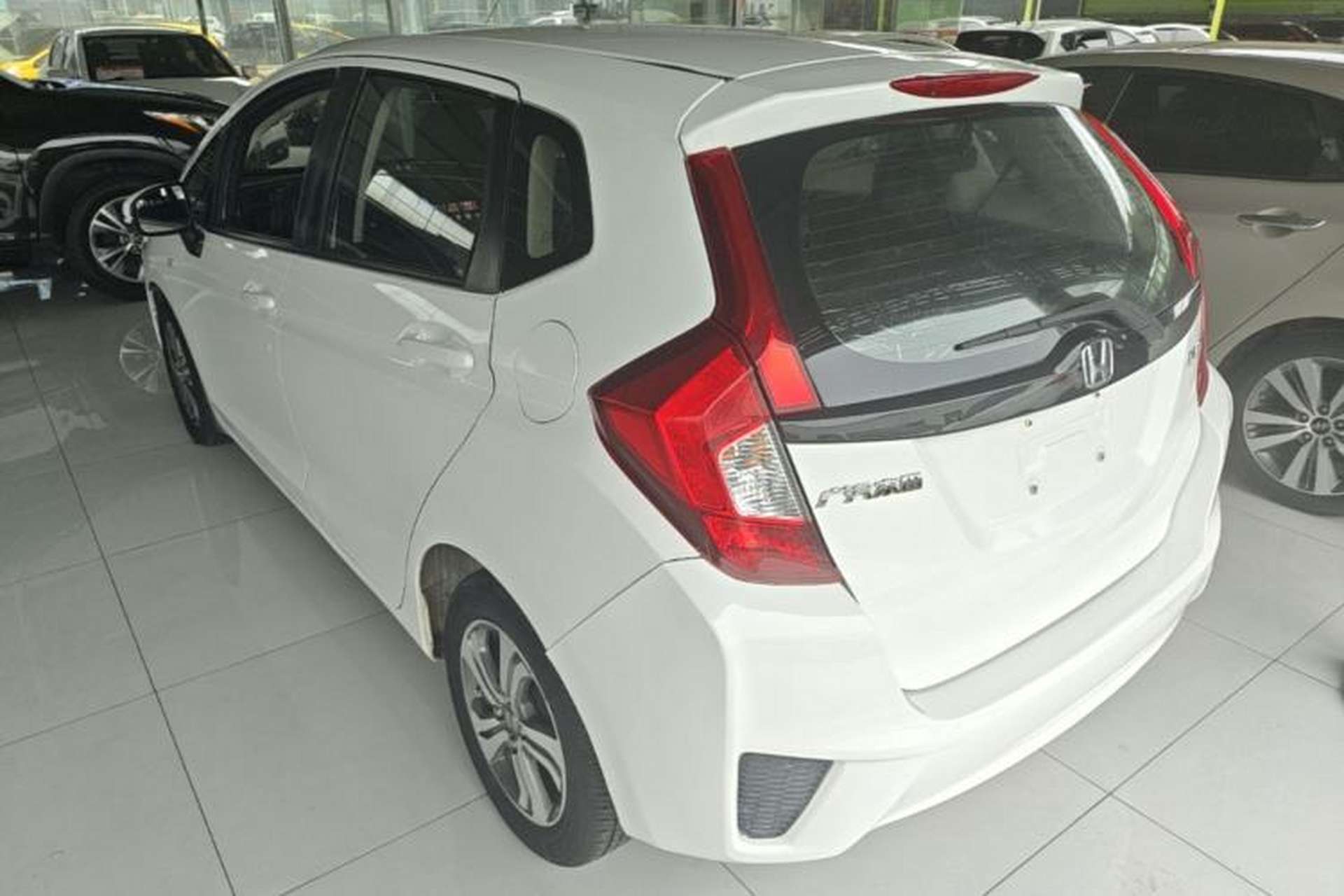 Used Honda Fit 2014 1.5L LX CVT Comfort Model Rear Left 45 Deg