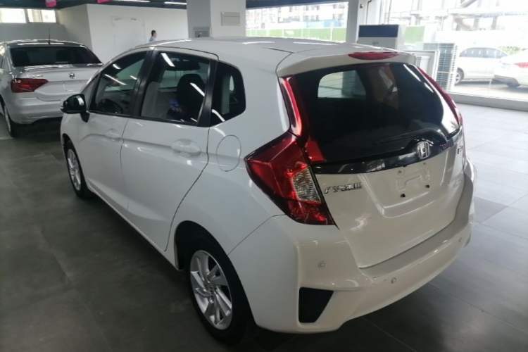 Used Honda Fit 2014 1.5L SE CVT Fashion Model Rear Left 45 Deg
