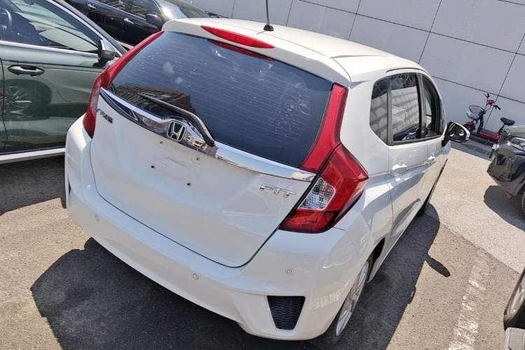 Used Honda Fit 2014 1.5L EX CVT Elite Model Rear Right 45 Deg