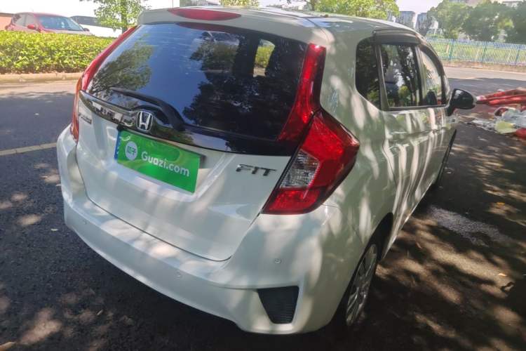 Used Honda Fit 2014 1.5L LX CVT Comfort Model Rear Right 45 Deg