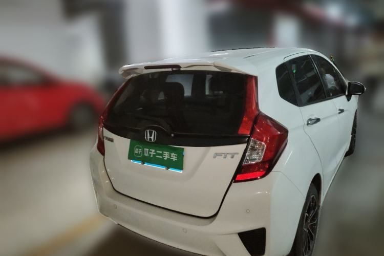 Used Honda Fit 2014 1.5L SE CVT Fashion Model Rear Right 45 Deg