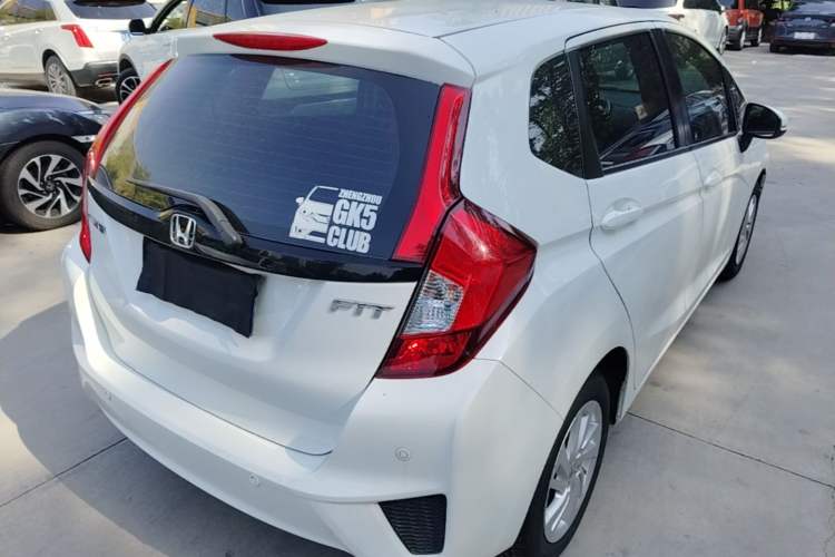 Used Honda Fit 2014 1.5L SE CVT Fashion Model Rear Right 45 Deg