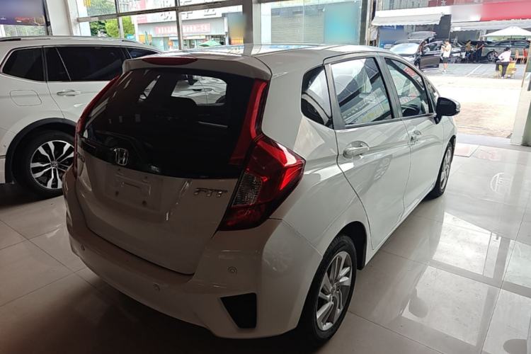 Used Honda Fit 2014 1.5L SE CVT Fashion Model Rear Right 45 Deg