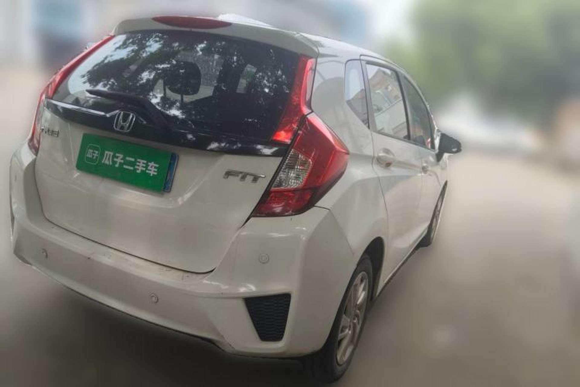 Used Honda Fit 2014 1.5L SE CVT Fashion Model Rear Right 45 Deg