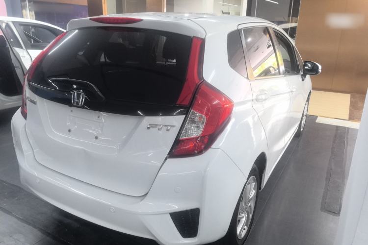 Used Honda Fit 2014 1.5L SE CVT Fashion Model Rear Right 45 Deg
