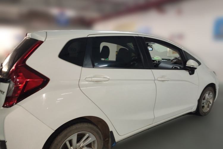 Used Honda Fit 2014 1.5L SE CVT Fashion Model Rear Right 45 Deg