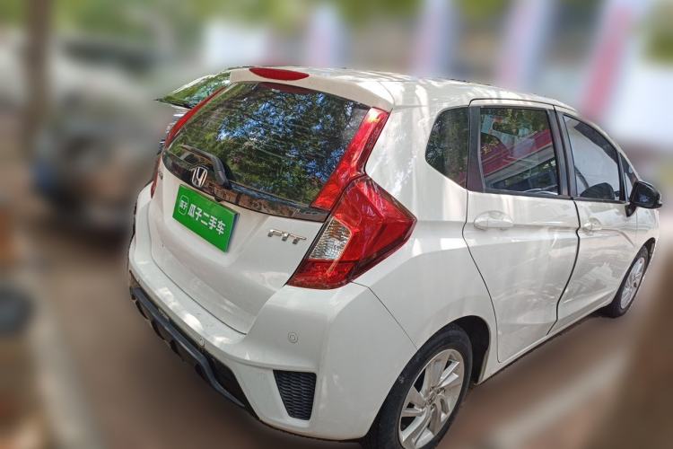 Used Honda Fit 2014 1.5L SE CVT Fashion Model Rear Right 45 Deg