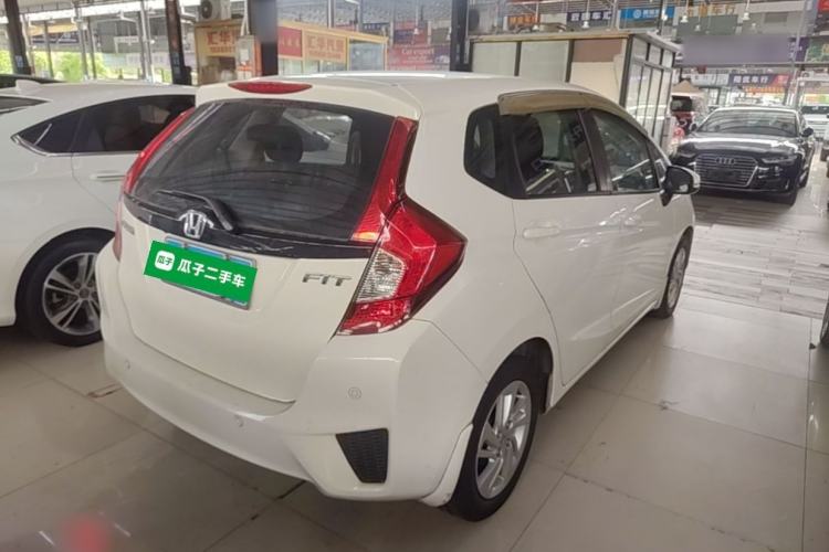 Used Honda Fit 2014 1.5L SE CVT Fashion Model Rear Right 45 Deg