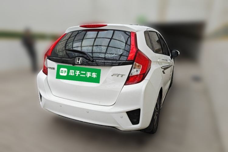 Used Honda Fit 2014 1.5L SE CVT Fashion Model Rear Right 45 Deg