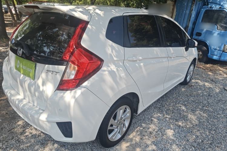 Used Honda Fit 2014 1.5L SE CVT Fashion Model Rear Right 45 Deg