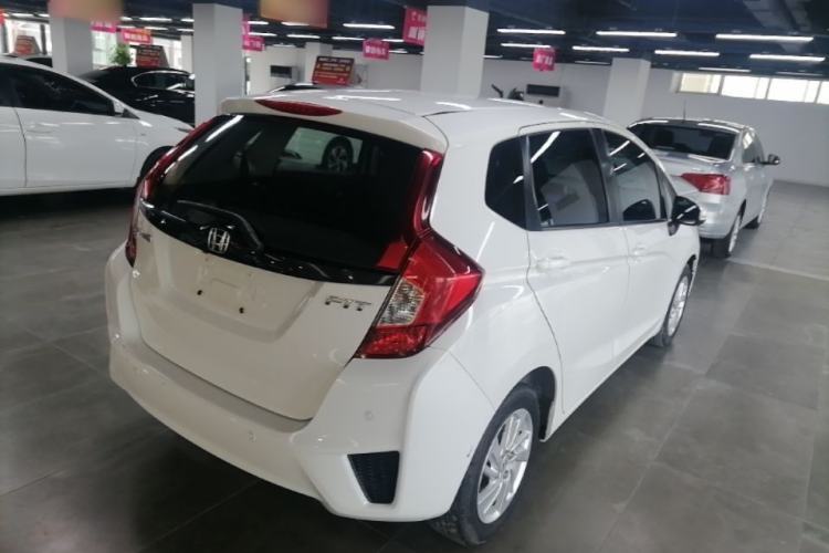Used Honda Fit 2014 1.5L SE CVT Fashion Model Rear Right 45 Deg