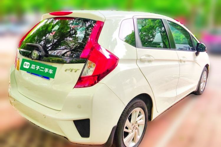 Used Honda Fit 2014 1.5L SE CVT Fashion Model Rear Right 45 Deg