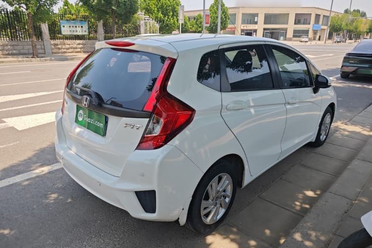 Used Honda Fit 2014 1.5L SE CVT Fashion Model Rear Right 45 Deg