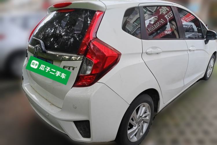 Used Honda Fit 2014 1.5L SE CVT Fashion Model Rear Right 45 Deg