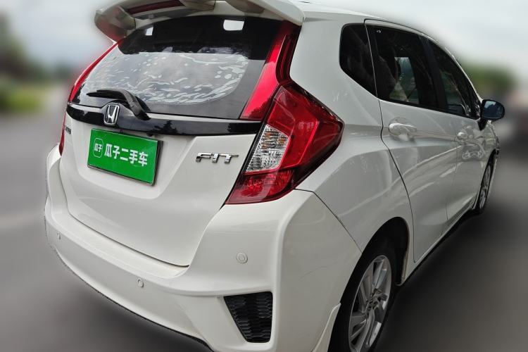 Used Honda Fit 2014 1.5L SE CVT Fashion Model Rear Right 45 Deg