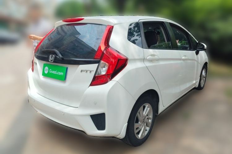 Used Honda Fit 2014 1.5L SE CVT Fashion Model Rear Right 45 Deg