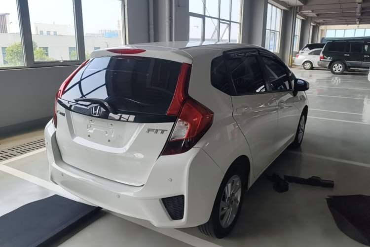 Used Honda Fit 2014 1.5L LX CVT Comfort Model Rear Right 45 Deg