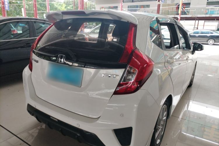 Used Honda Fit 2014 1.5L SE CVT Fashion Model Rear Right 45 Deg