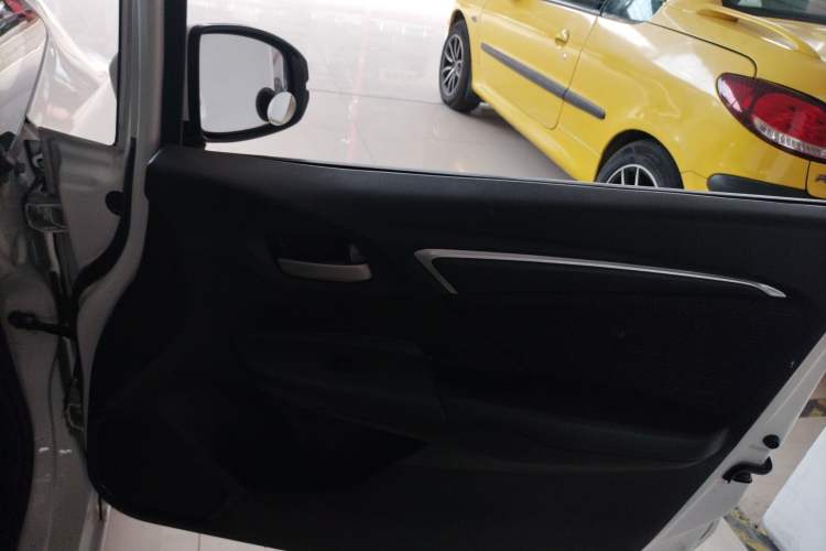 Used Honda Fit 2014 1.5L SE CVT Fashion Model Right Front Door Interior