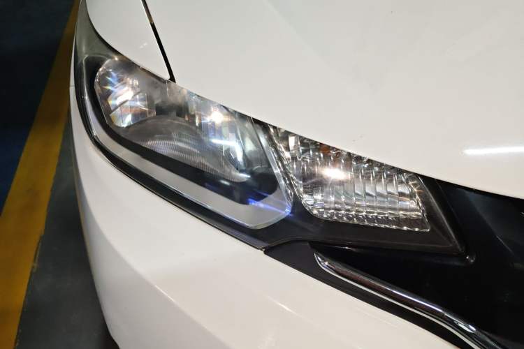 Used Honda Fit 2014 1.5L LX CVT Comfort Model Right Front Headlight