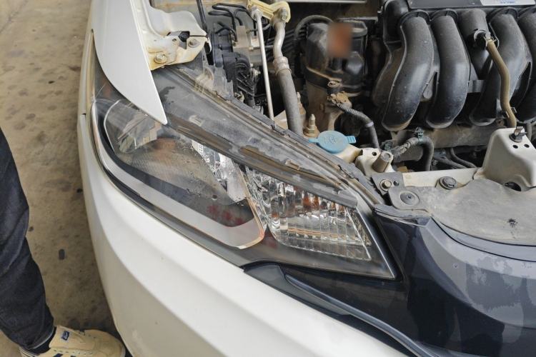 Used Honda Fit 2014 1.5L LX CVT Comfort Model Right Front Headlight