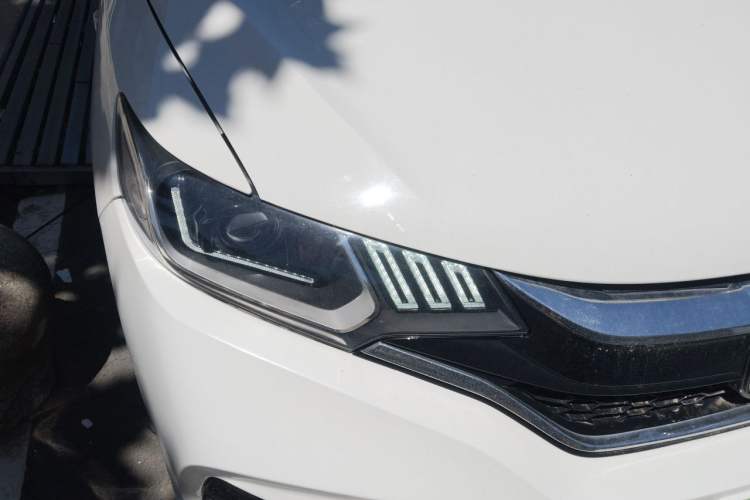 Used Honda Fit 2014 1.5L LX CVT Comfort Model Right Front Headlight