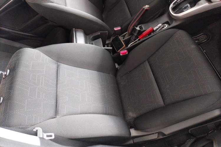 Used Honda Fit 2014 1.5L SE CVT Fashion Model Right Front Seat