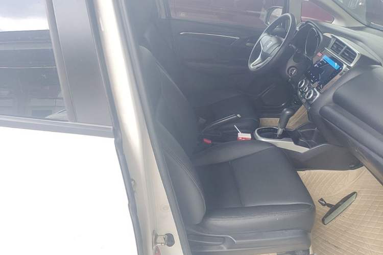 Used Honda Fit 2014 1.5L SE CVT Fashion Model Right Front Seat