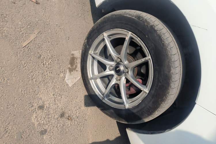 Used Honda Fit 2014 1.5L LX Manual Comfort Model Right Front Wheel Hub