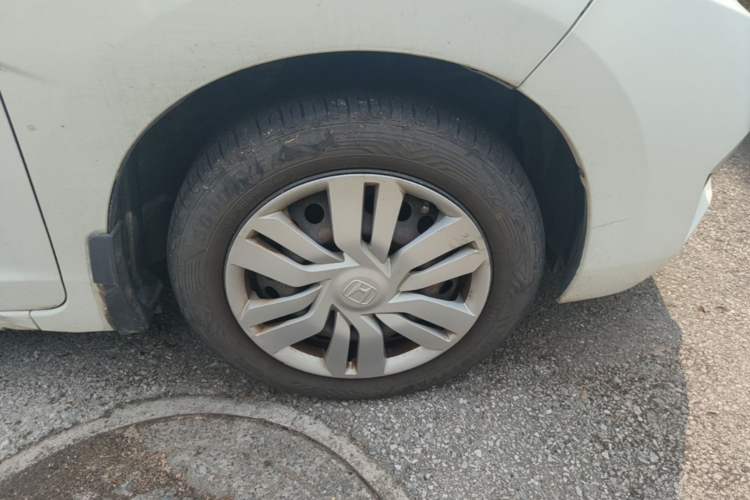 Used Honda Fit 2014 1.5L LX CVT Comfort Model Right Front Wheel Hub