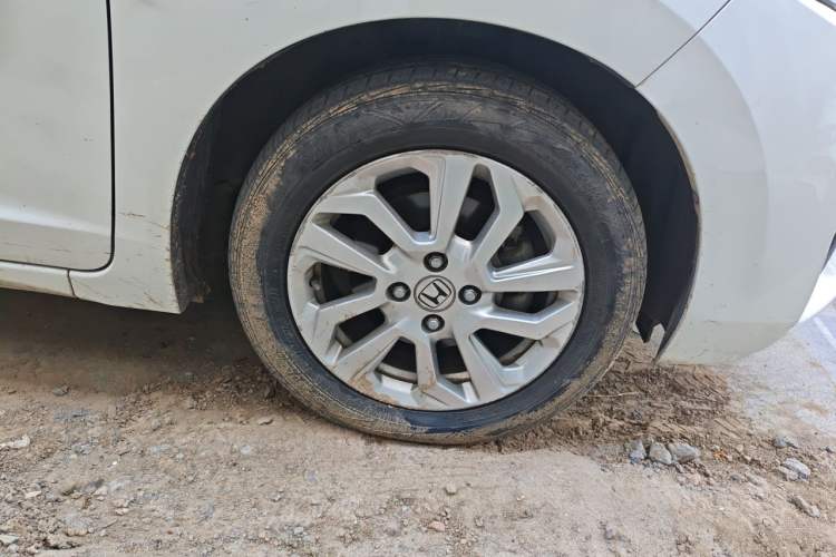 Used Honda Fit 2014 1.5L LX CVT Comfort Model Right Front Wheel Hub