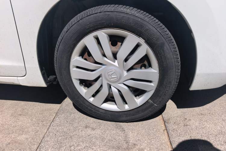 Used Honda Fit 2014 1.5L LX CVT Comfort Model Right Front Wheel Hub