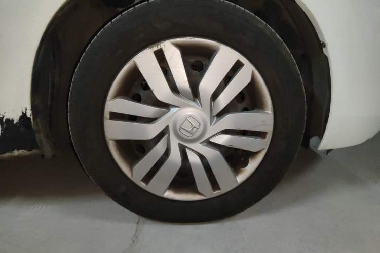 Used Honda Fit 2014 1.5L LX CVT Comfort Model Right Front Wheel Hub