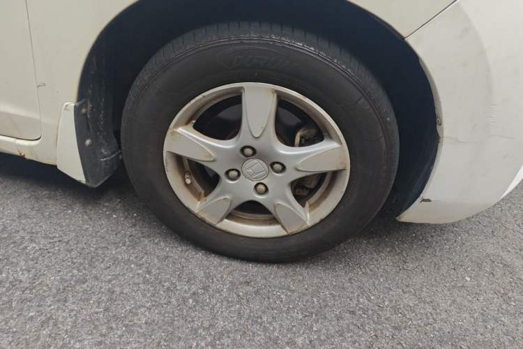 Used Honda Fit 2014 1.5L LX CVT Comfort Model Right Front Wheel Hub