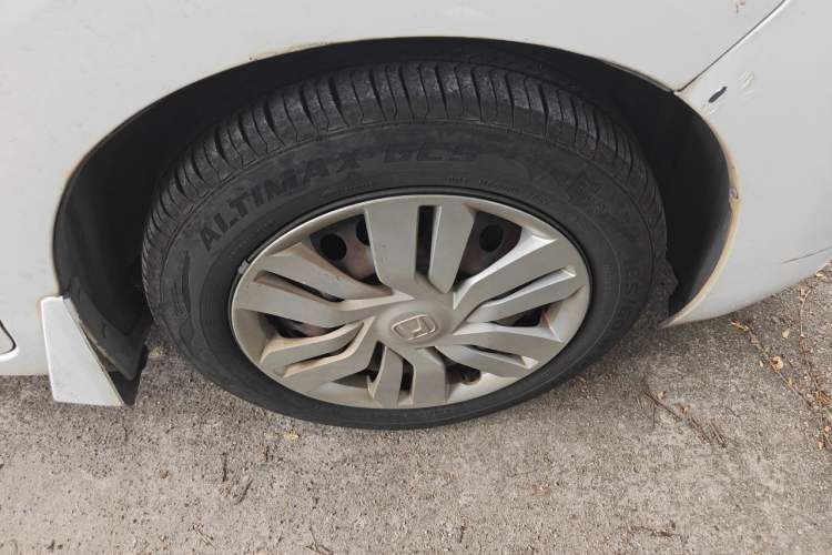 Used Honda Fit 2014 1.5L LX CVT Comfort Model Right Front Wheel Hub