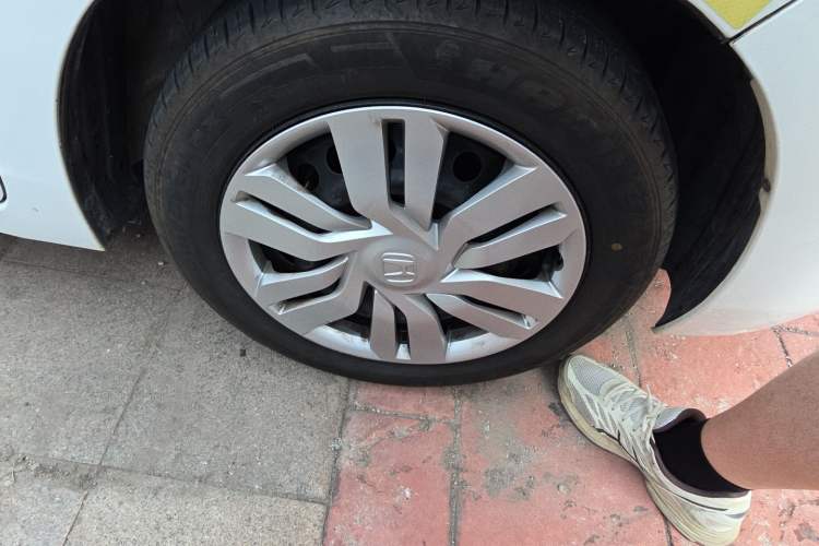 Used Honda Fit 2014 1.5L LX CVT Comfort Model Right Front Wheel Hub