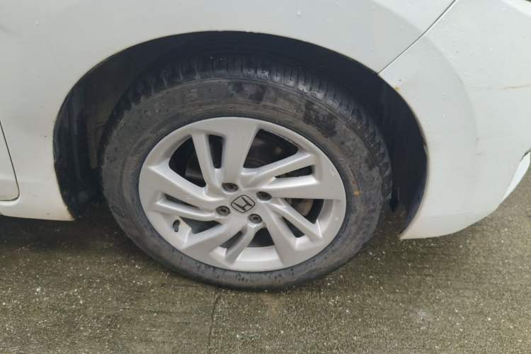 Used Honda Fit 2014 1.5L LX CVT Comfort Model Right Front Wheel Hub