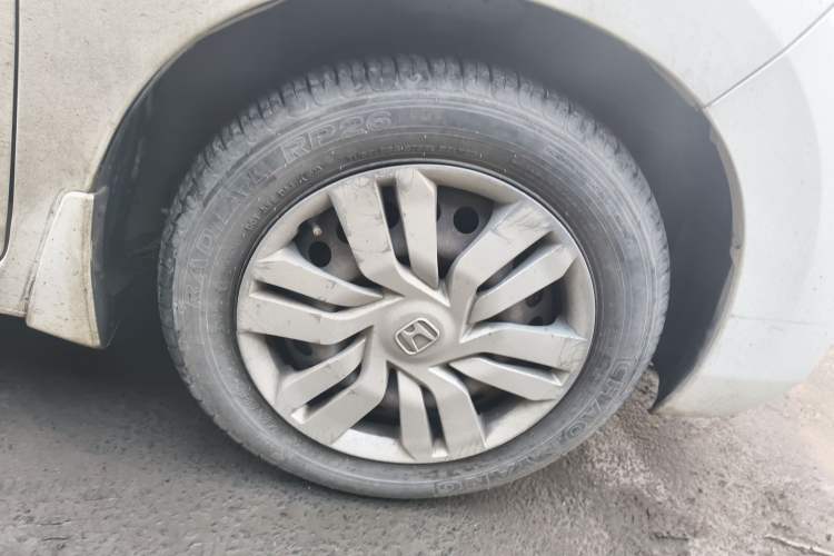 Used Honda Fit 2014 1.5L LX CVT Comfort Model Right Front Wheel Hub