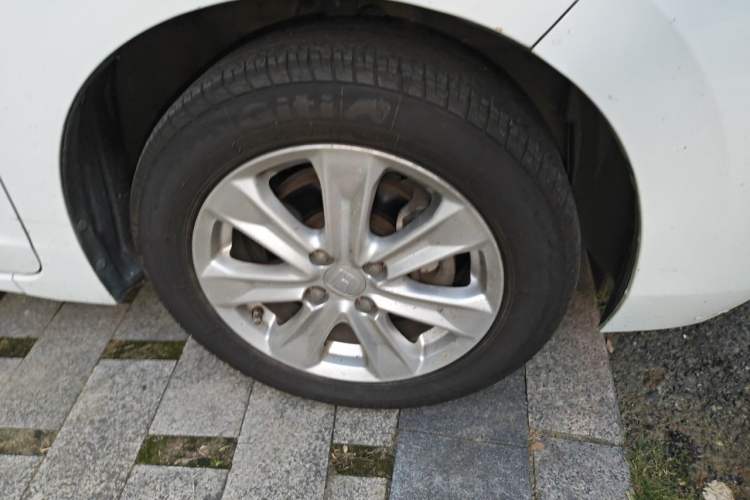 Used Honda Fit 2014 1.5L LX CVT Comfort Model Right Front Wheel Hub